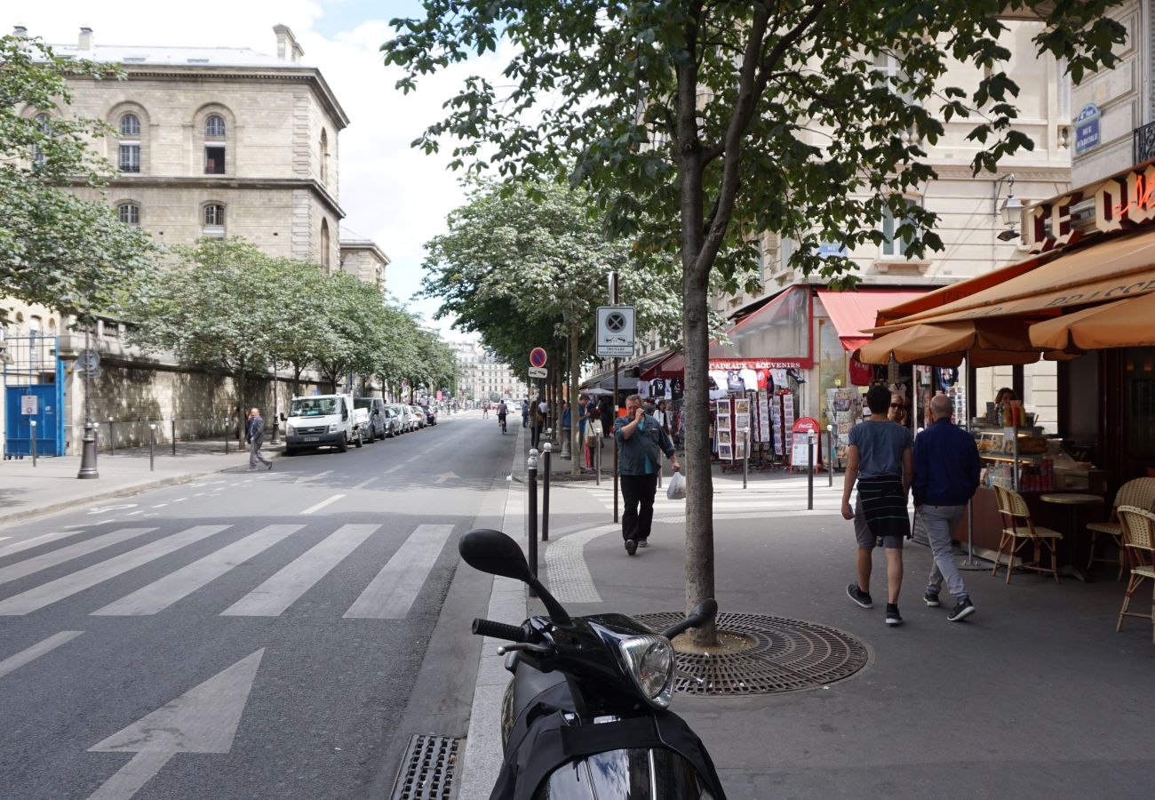 Apartment in Paris - Rue d'Arcole - Paris 4 - 204003