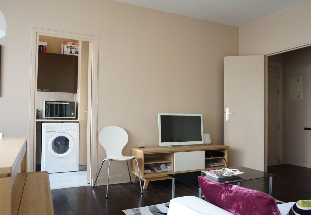 Apartment in Paris - Rue de Berri - Paris 8 - 208060