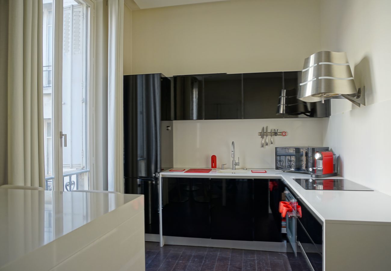 Apartment in Paris - Rue Lincoln - Paris 8 - 208079
