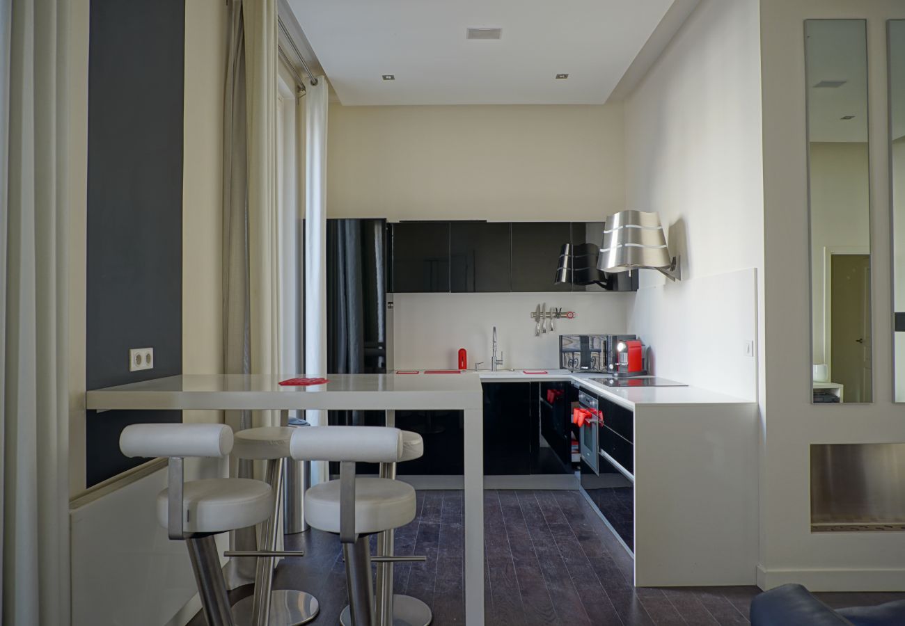Apartment in Paris - Rue Lincoln - Paris 8 - 208079