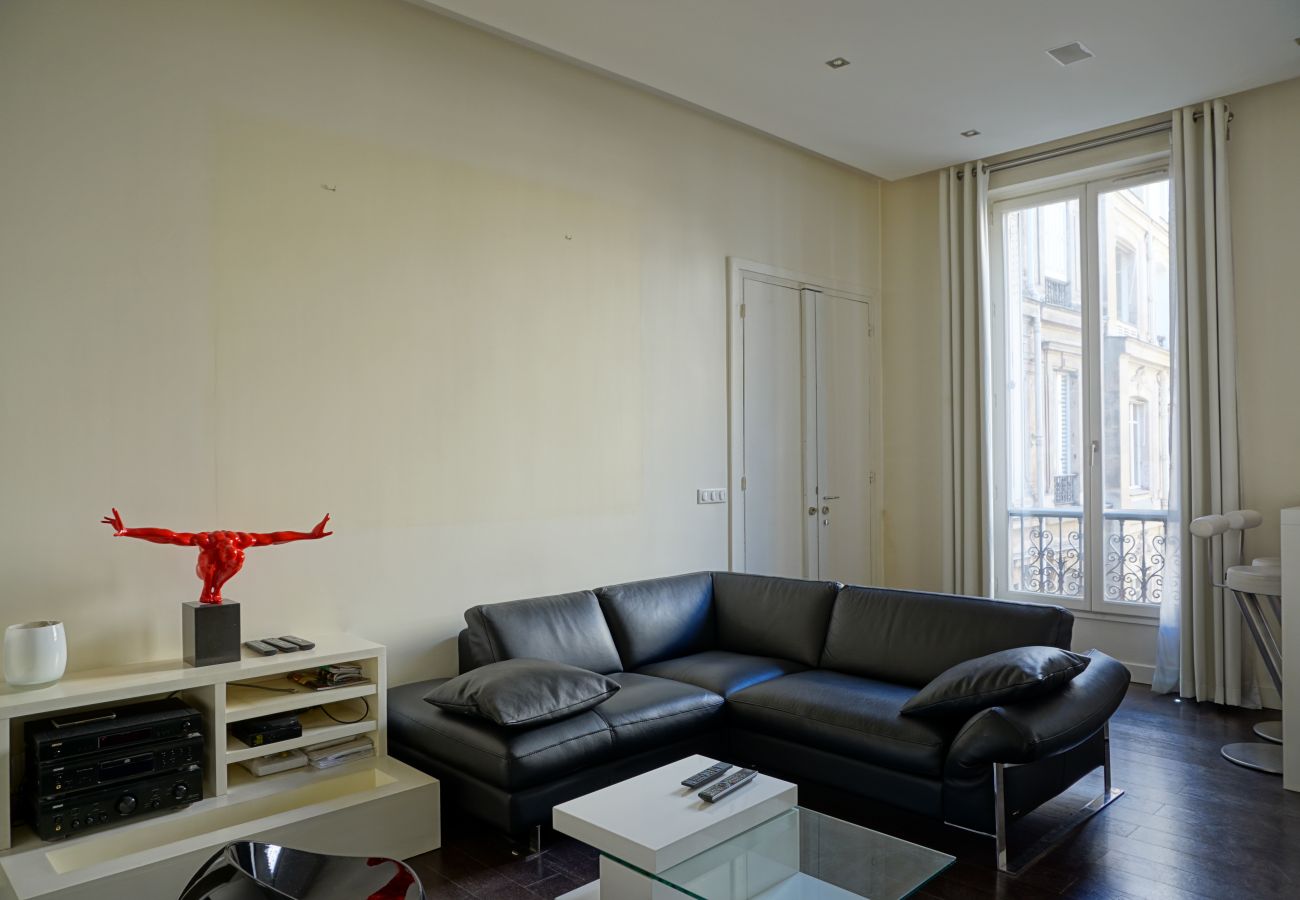 Apartment in Paris - Rue Lincoln - Paris 8 - 208079