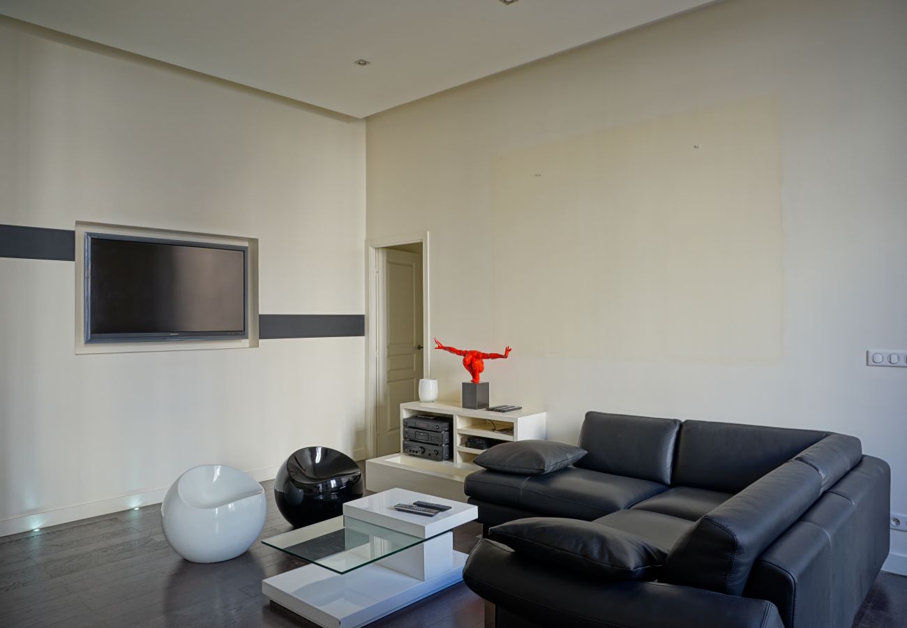 Apartment in Paris - Rue Lincoln - Paris 8 - 208079