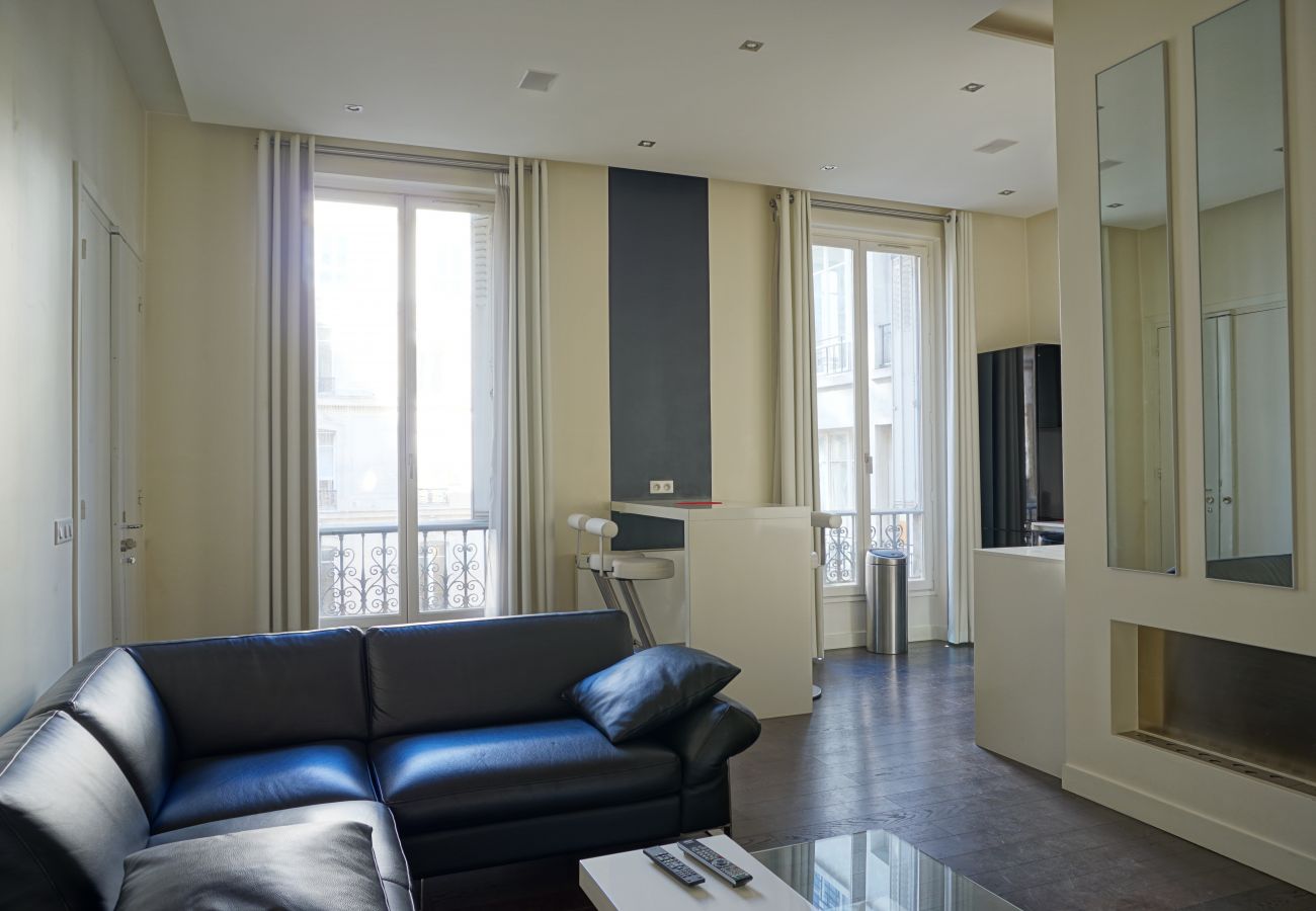 Apartment in Paris - Rue Lincoln - Paris 8 - 208079