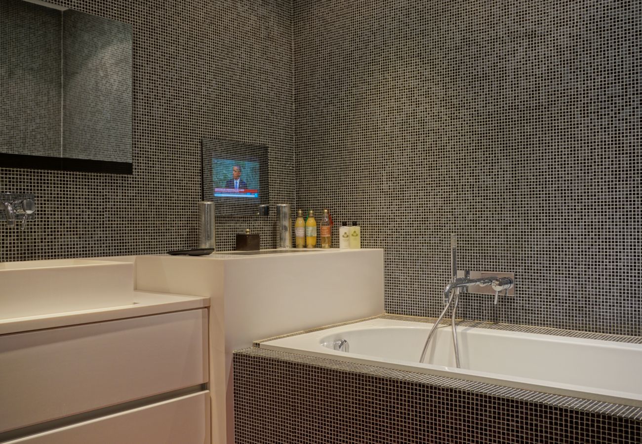 Apartment in Paris - Rue Lincoln - Paris 8 - 208079
