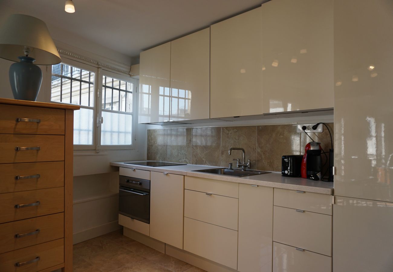 Apartment in Paris - Rue de la Chaussée d'Antin - Paris 9 - 209009