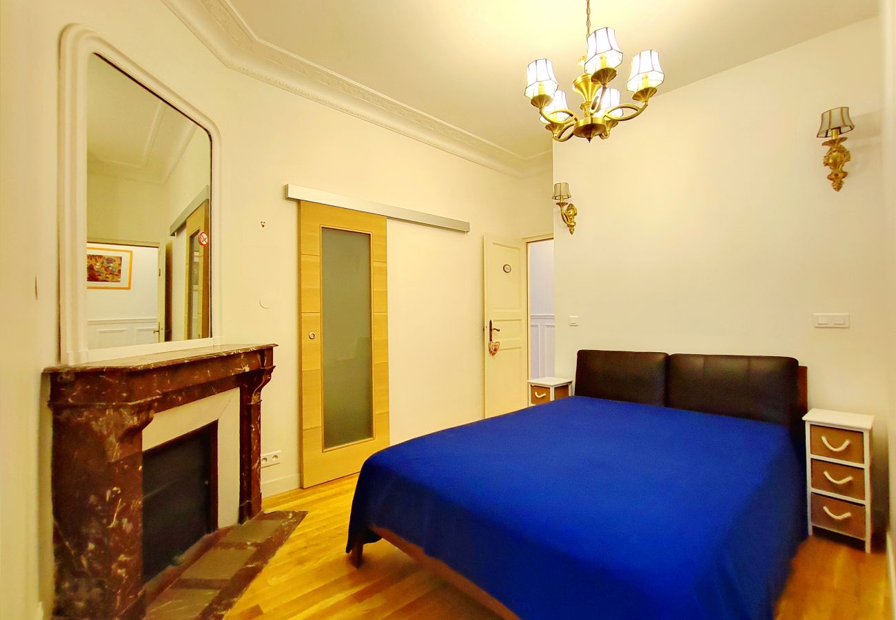 Apartment in Paris - Bd de Grenelle - Paris 15 - 215028