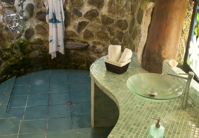 Villa in Papetoai - Beach Villa Cook - Robinson's Cove Villa in Papetoai - Beach Villa Cook - Robinson's Cove