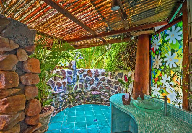 Villa in Papetoai - Beach Villa Cook - Robinson's Cove Villa in Papetoai - Beach Villa Cook - Robinson's Cove