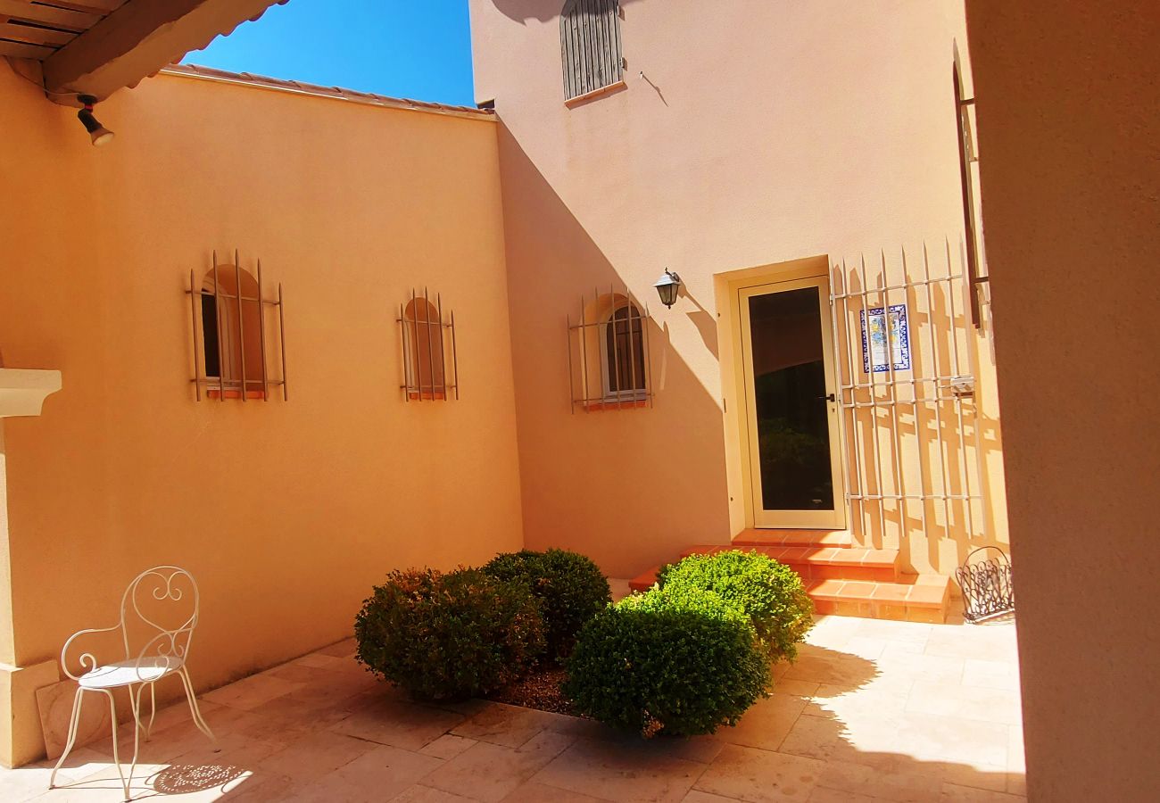 Villa in Rognes - VILLA TESSA 14 personnes - ROGNES PROCHE AIX EN PR