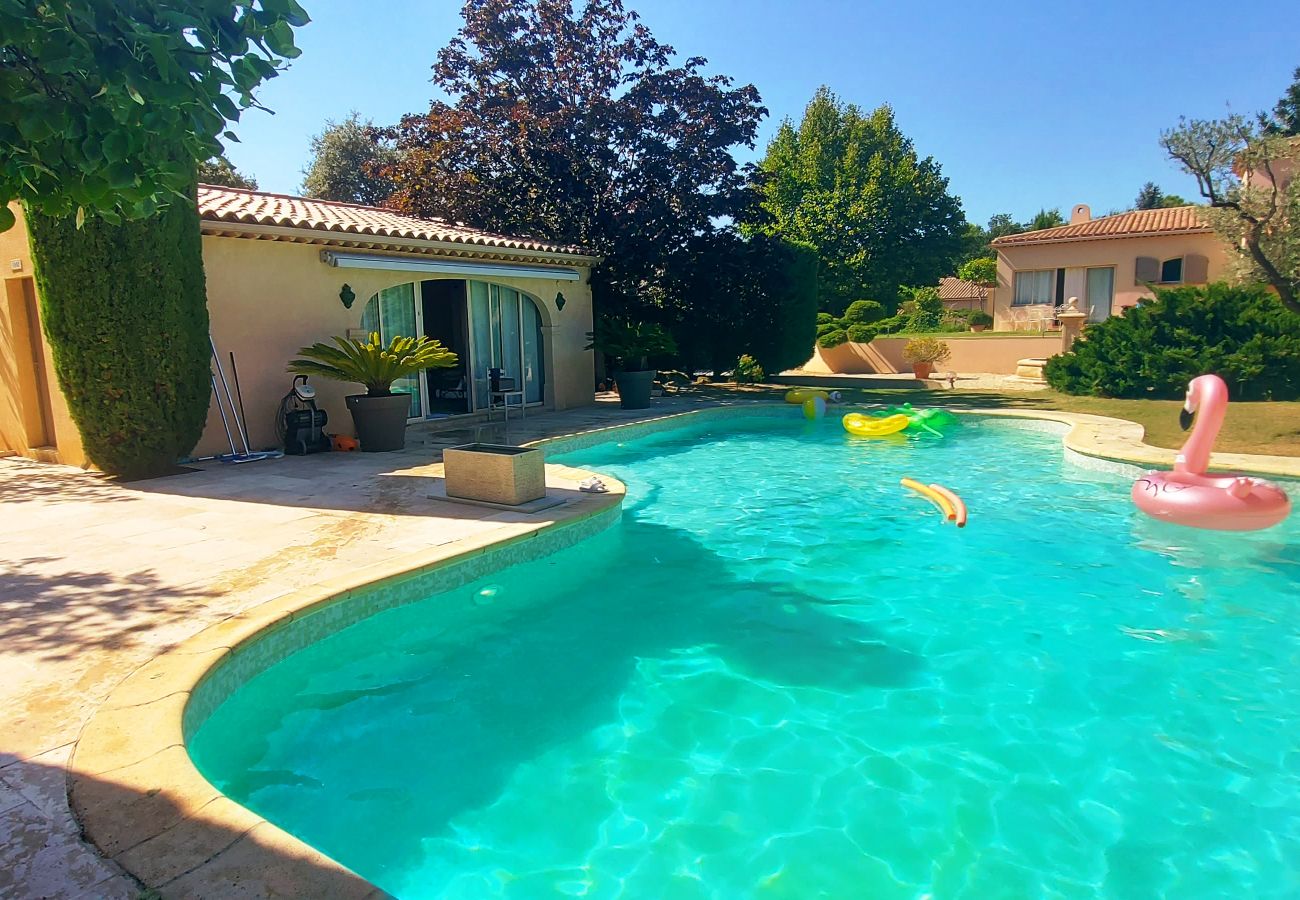 Villa in Rognes - VILLA TESSA 14 personnes - ROGNES PROCHE AIX EN PR