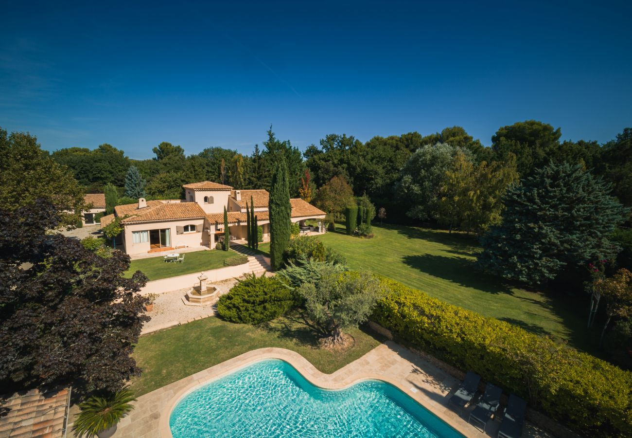 Villa in Rognes - VILLA TESSA 14 personnes - ROGNES PROCHE AIX EN PR