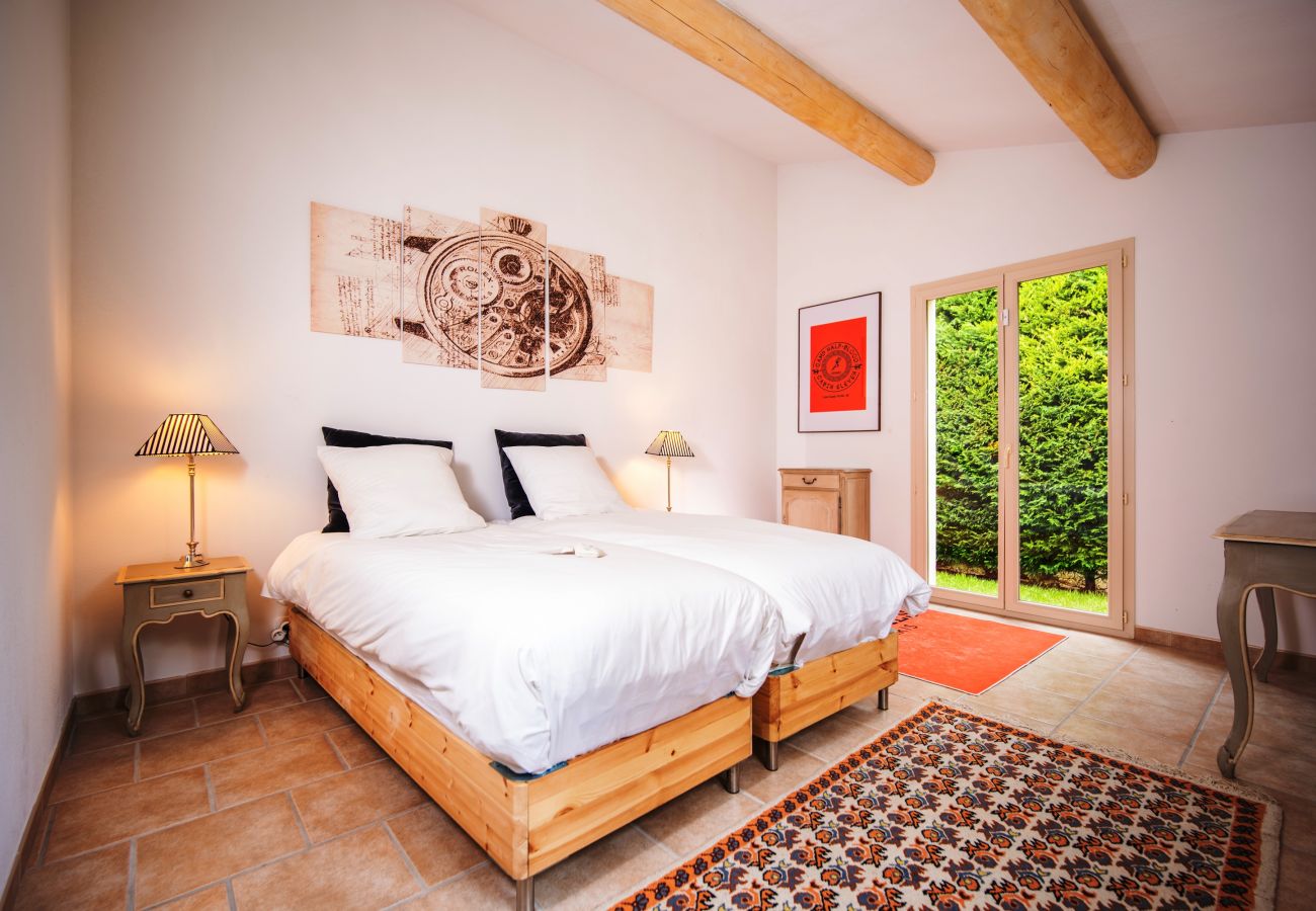 Villa in Rognes - VILLA TESSA 14 personnes - ROGNES PROCHE AIX EN PR