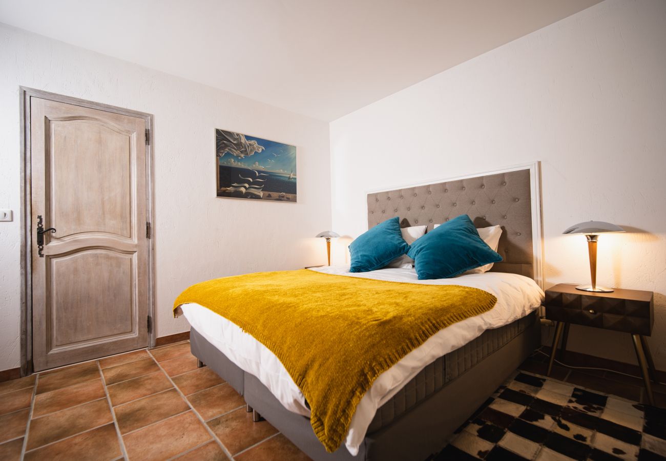 Villa in Rognes - VILLA TESSA 14 personnes - ROGNES PROCHE AIX EN PR