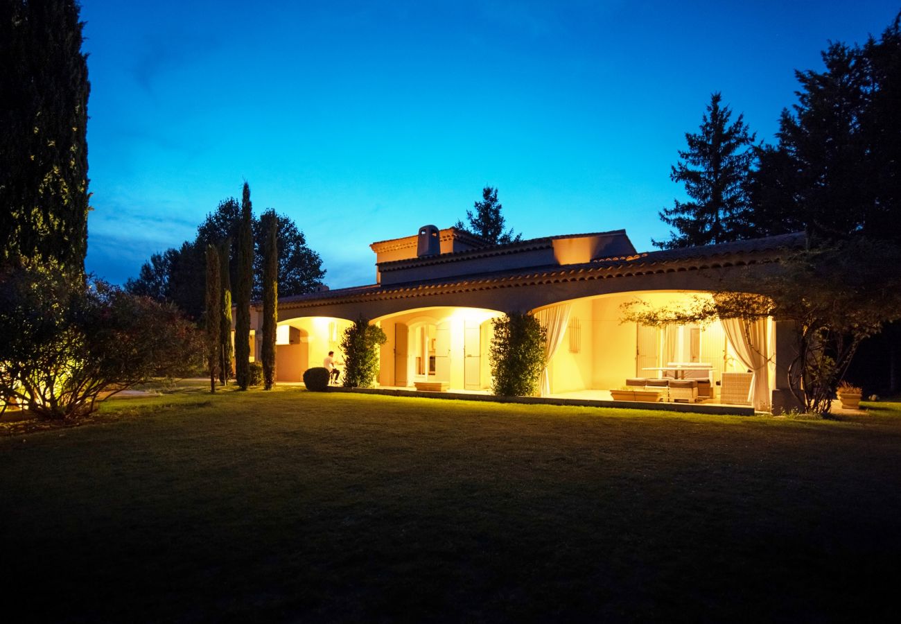 Villa in Rognes - VILLA TESSA 14 personnes - ROGNES PROCHE AIX EN PR