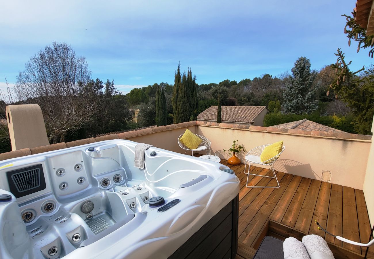 Villa in Rognes - VILLA TESSA 14 personnes - ROGNES PROCHE AIX EN PR