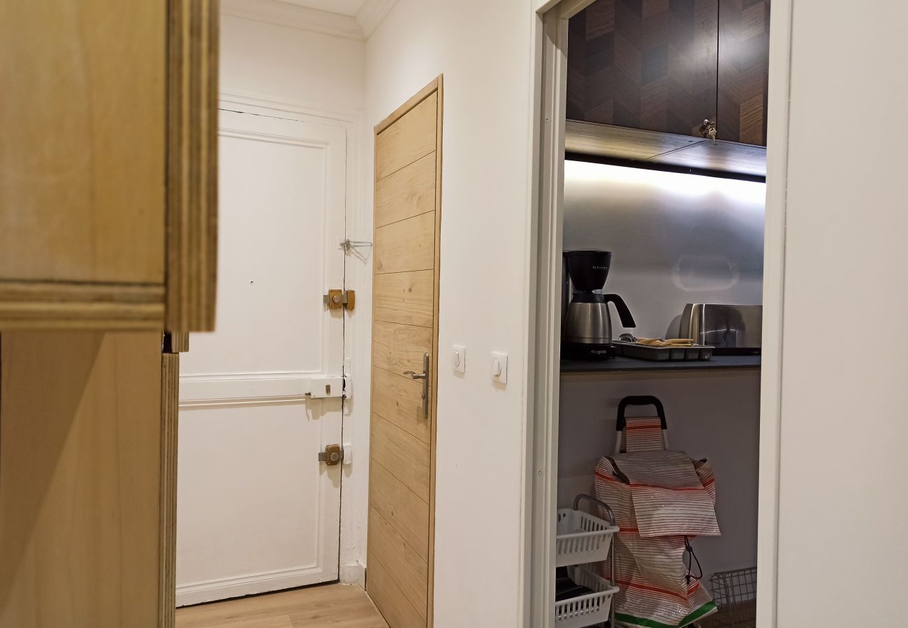 Apartment in Paris - Rue du Faubourg Saint Honoré #1 - Paris 8 - 217032