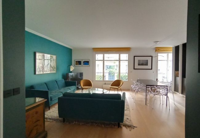 Apartment in Paris - Rue de l'Université - Paris 7 - 207034