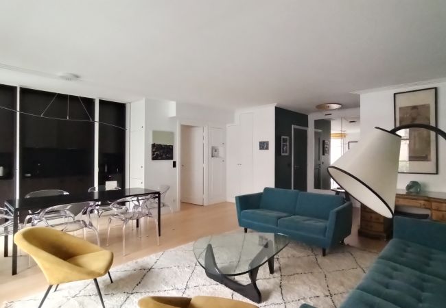 Apartment in Paris - Rue de l'Université - Paris 7 - 207034