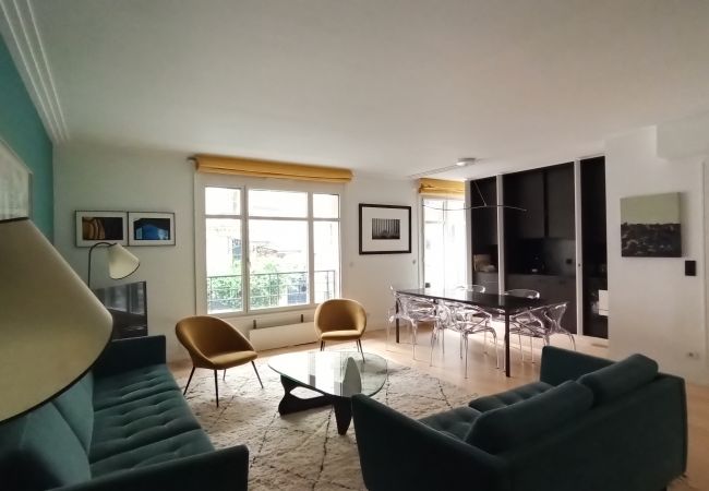 Apartment in Paris - Rue de l'Université - Paris 7 - 207034