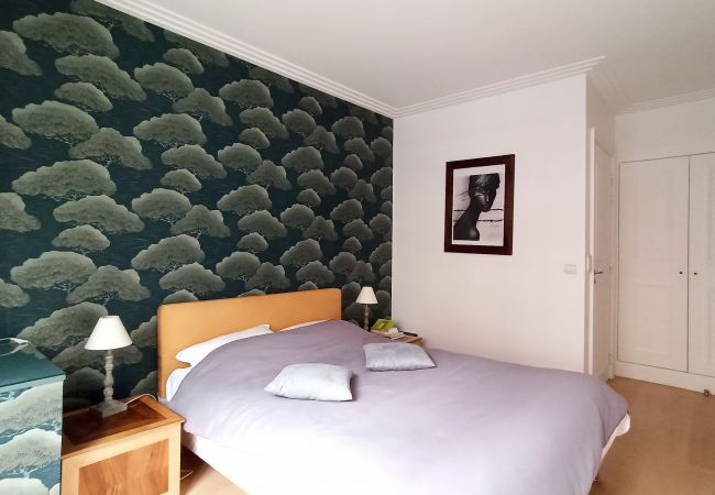 Apartment in Paris - Rue de l'Université - Paris 7 - 207034