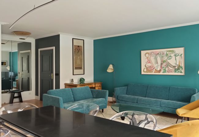 Apartment in Paris - Rue de l'Université - Paris 7 - 207034