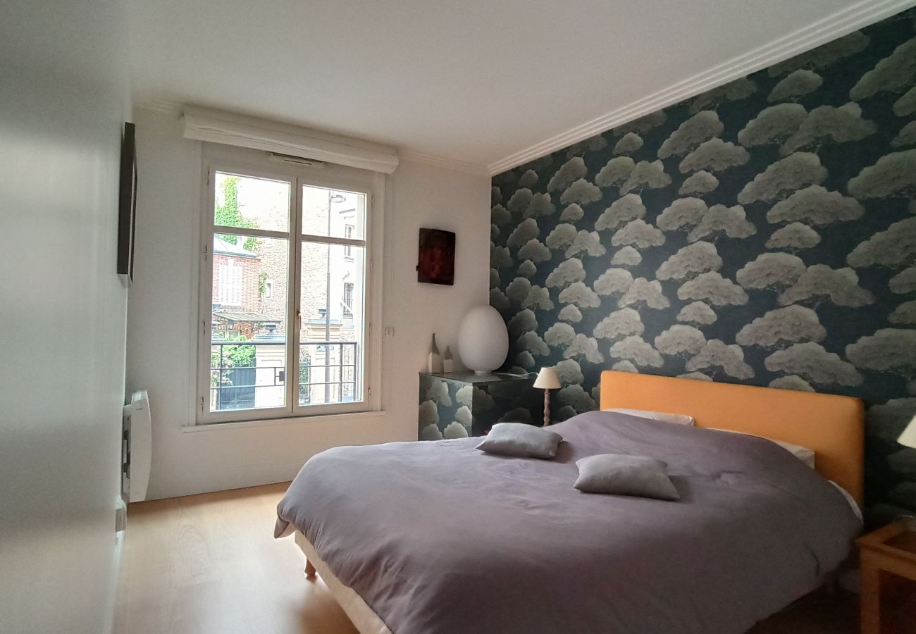Apartment in Paris - Rue de l'Université - Paris 7 - 207034