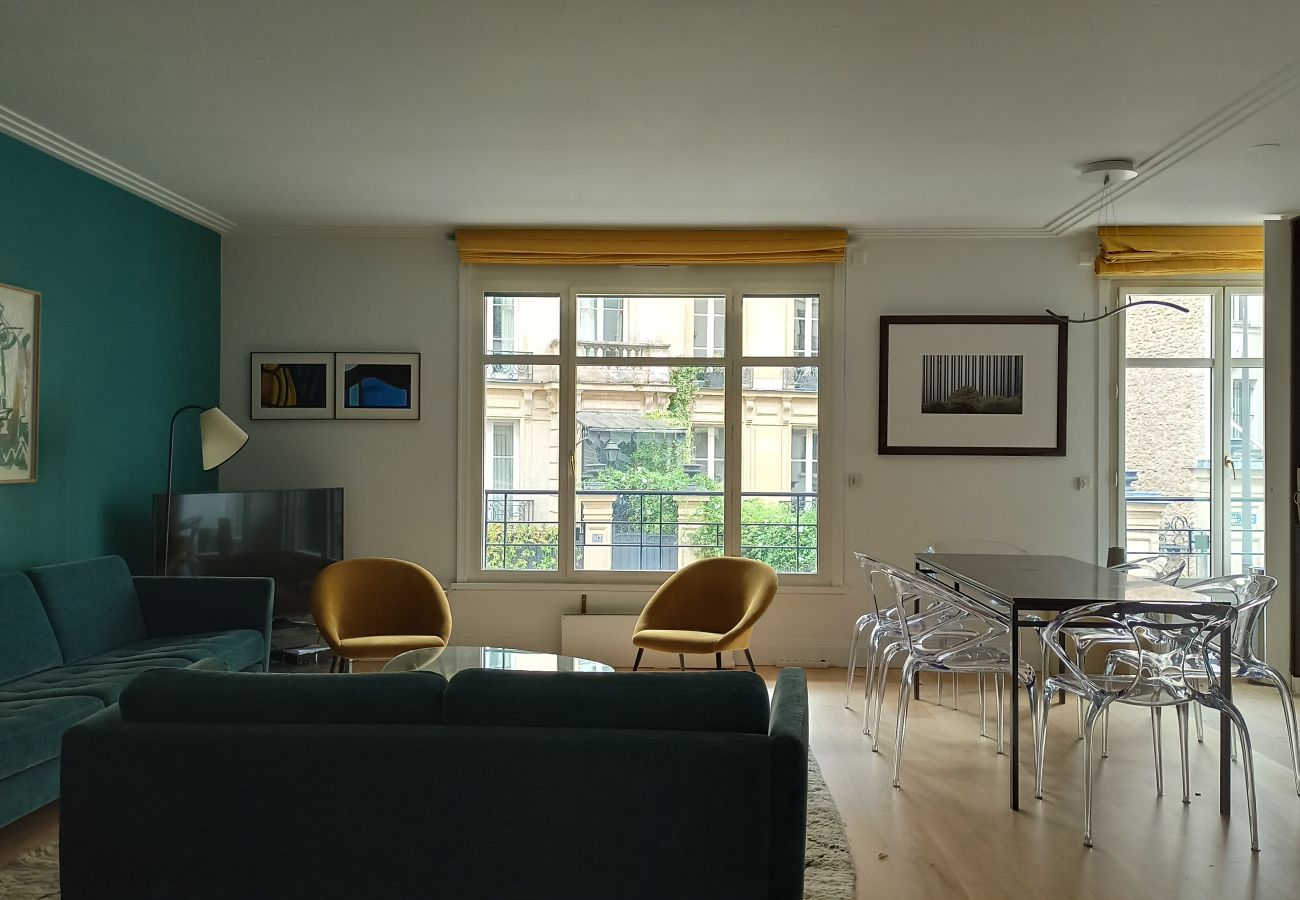Apartment in Paris - Rue de l'Université - Paris 7 - 207034