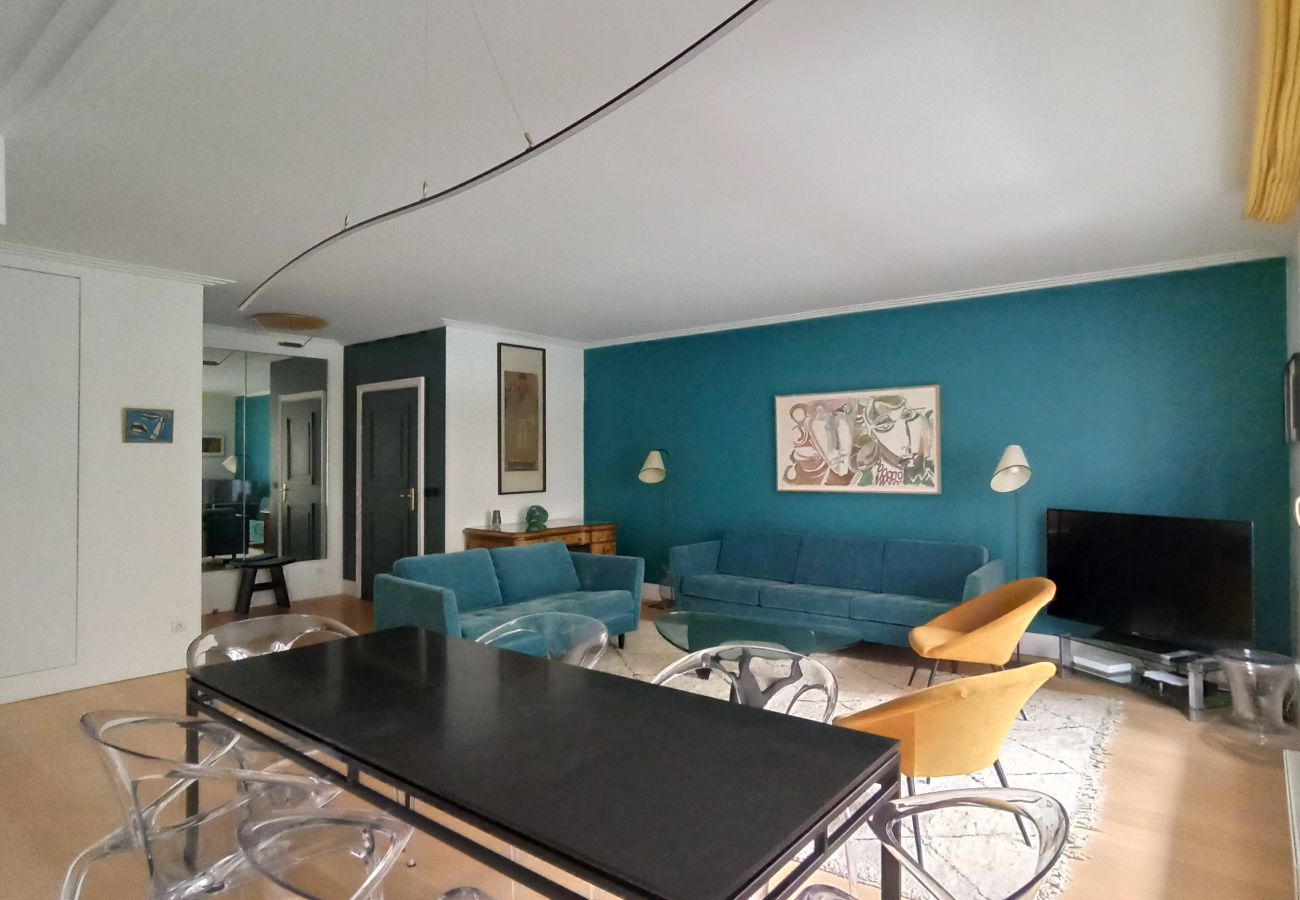 Apartment in Paris - Rue de l'Université - Paris 7 - 207034