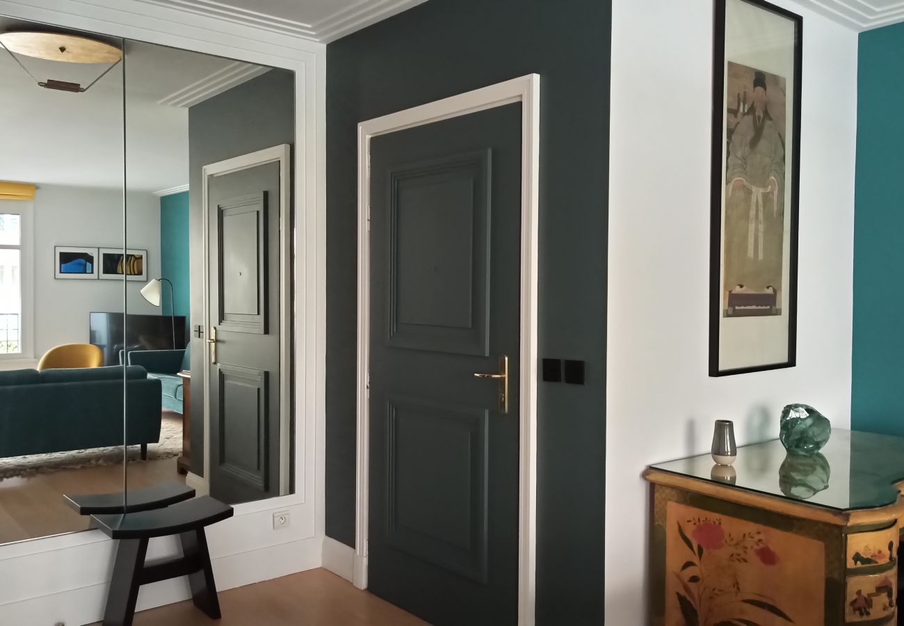 Apartment in Paris - Rue de l'Université - Paris 7 - 207034