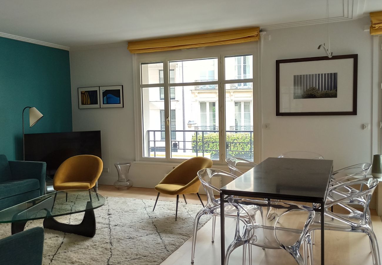 Apartment in Paris - Rue de l'Université - Paris 7 - 207034