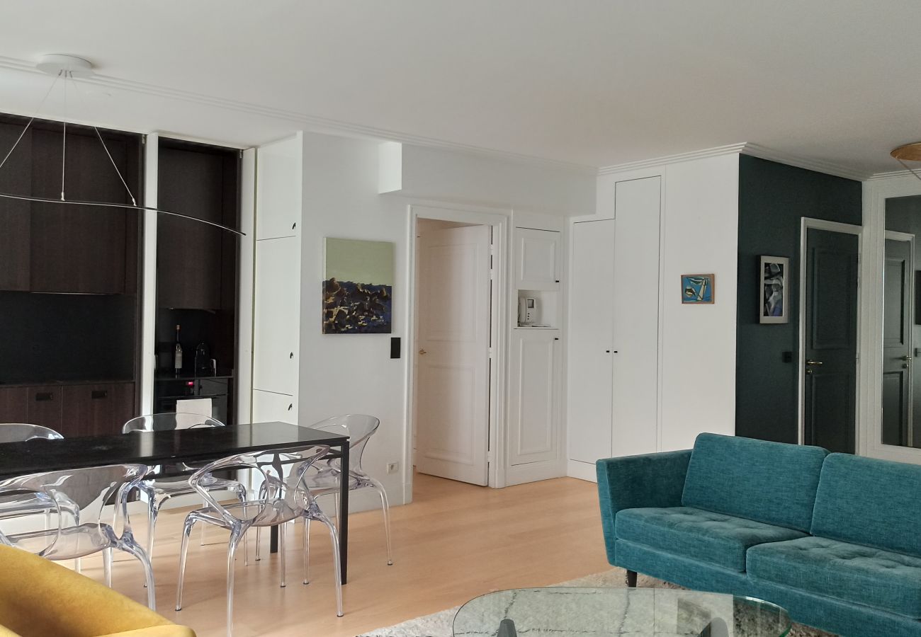 Apartment in Paris - Rue de l'Université - Paris 7 - 207034