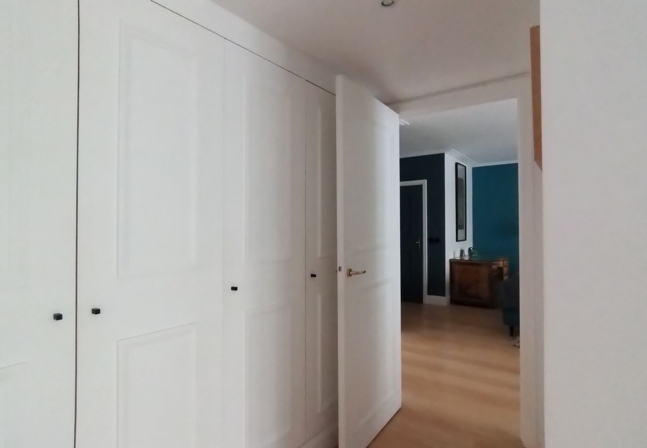 Apartment in Paris - Rue de l'Université - Paris 7 - 207034