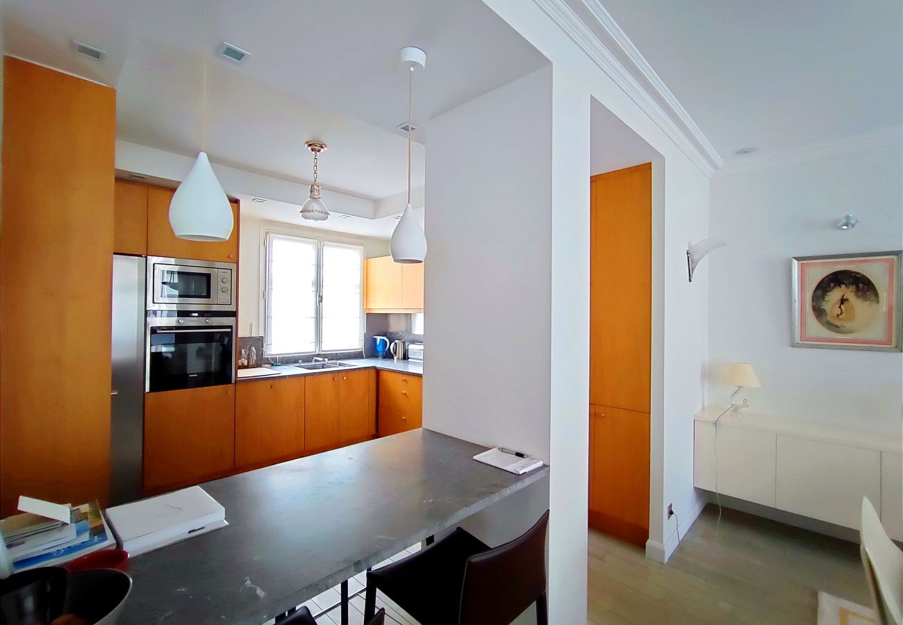Apartment in Paris - Rue de l'Université - Paris 7 - 407036