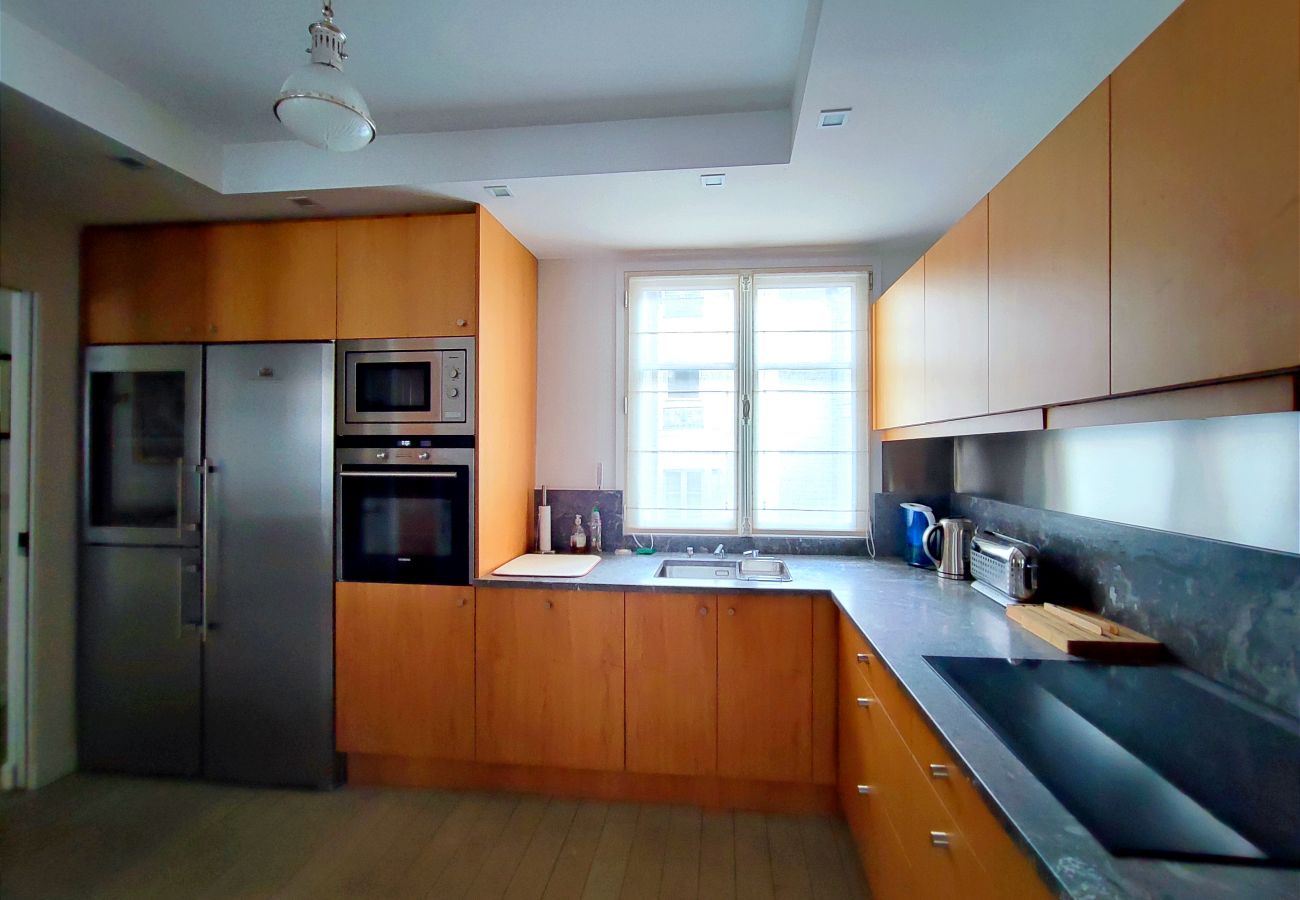 Apartment in Paris - Rue de l'Université - Paris 7 - 407036