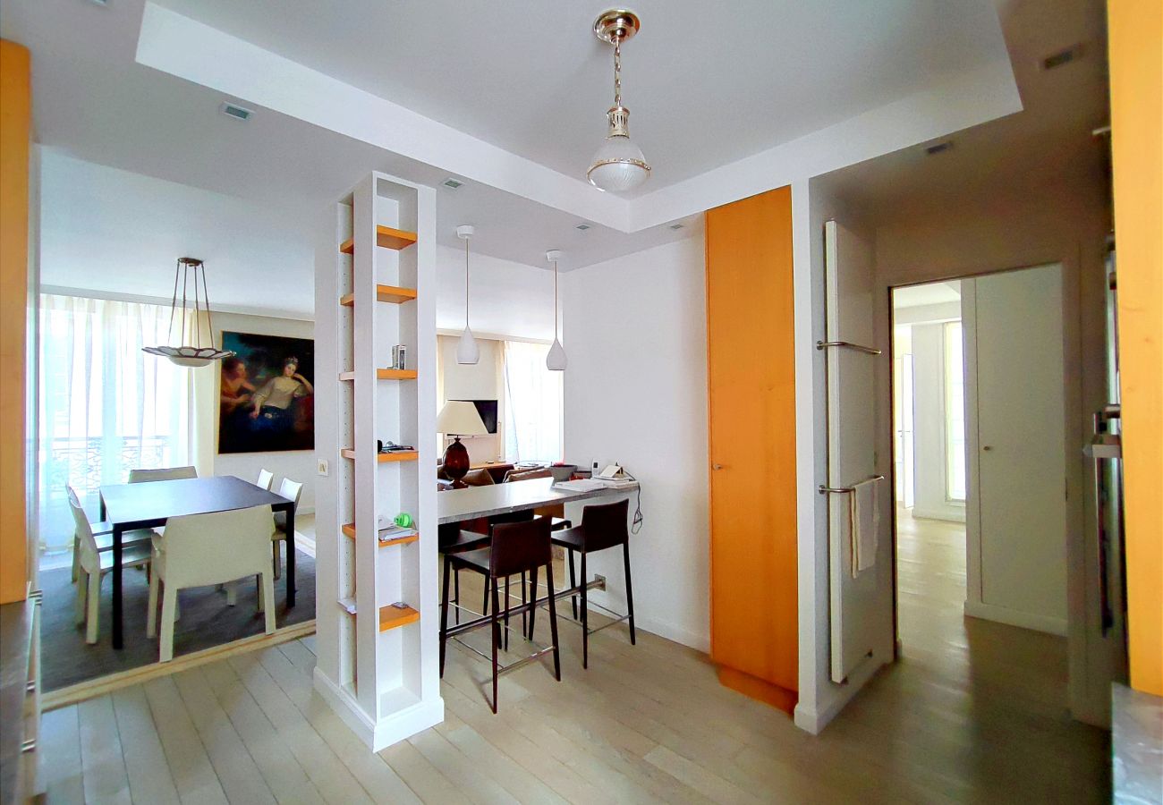 Apartment in Paris - Rue de l'Université - Paris 7 - 407036