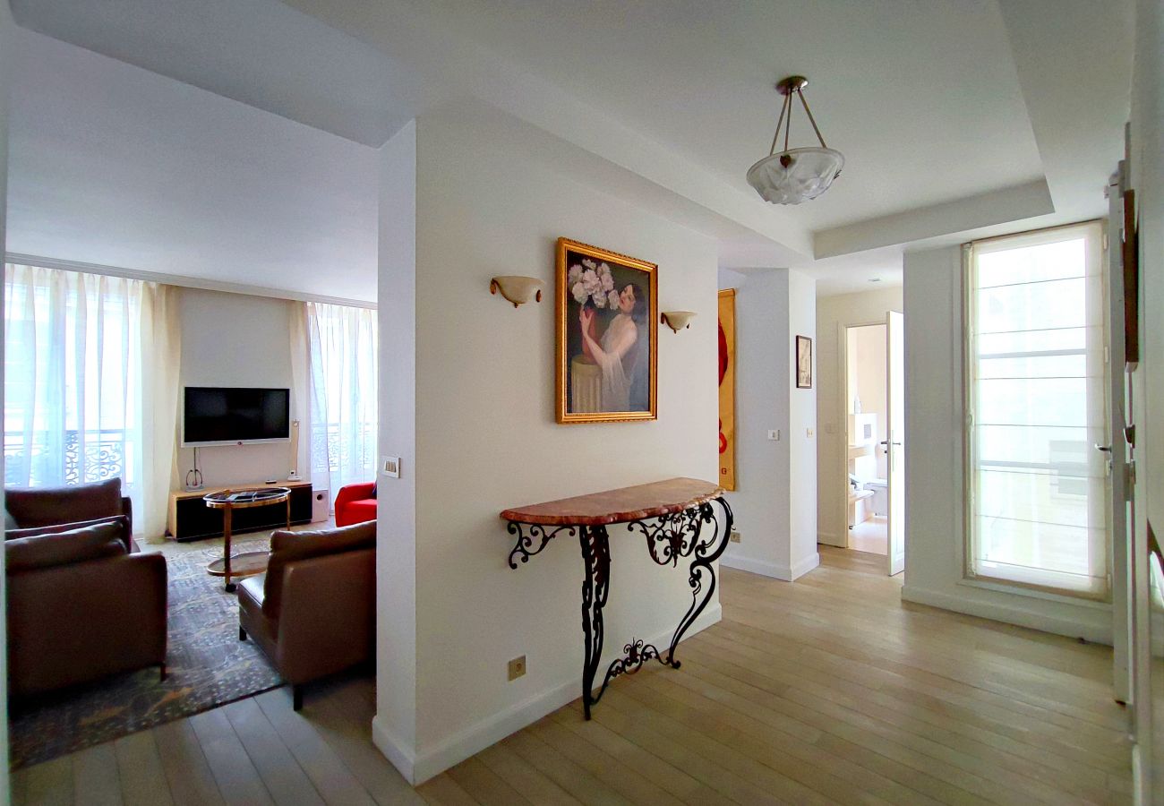 Apartment in Paris - Rue de l'Université - Paris 7 - 407036