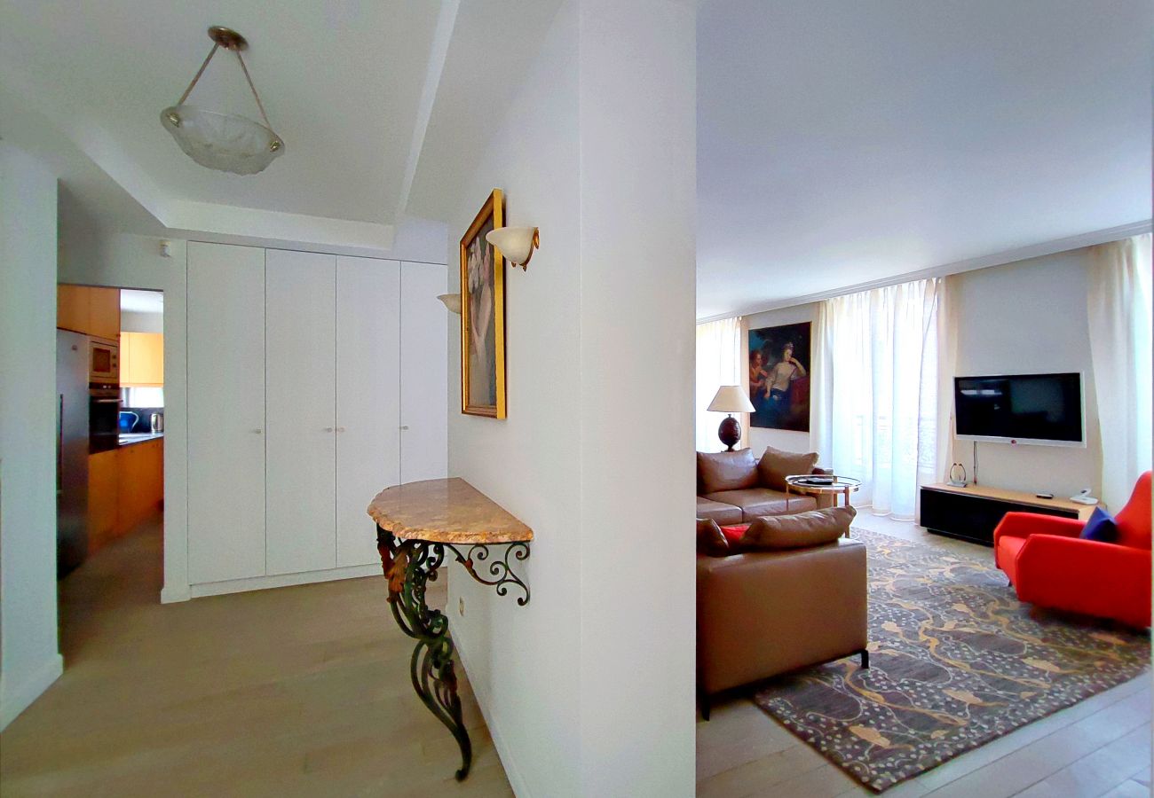 Apartment in Paris - Rue de l'Université - Paris 7 - 407036