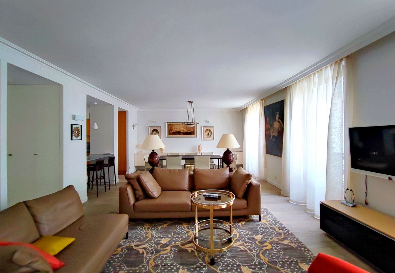 Apartment in Paris - Rue de l'Université - Paris 7 - 407036