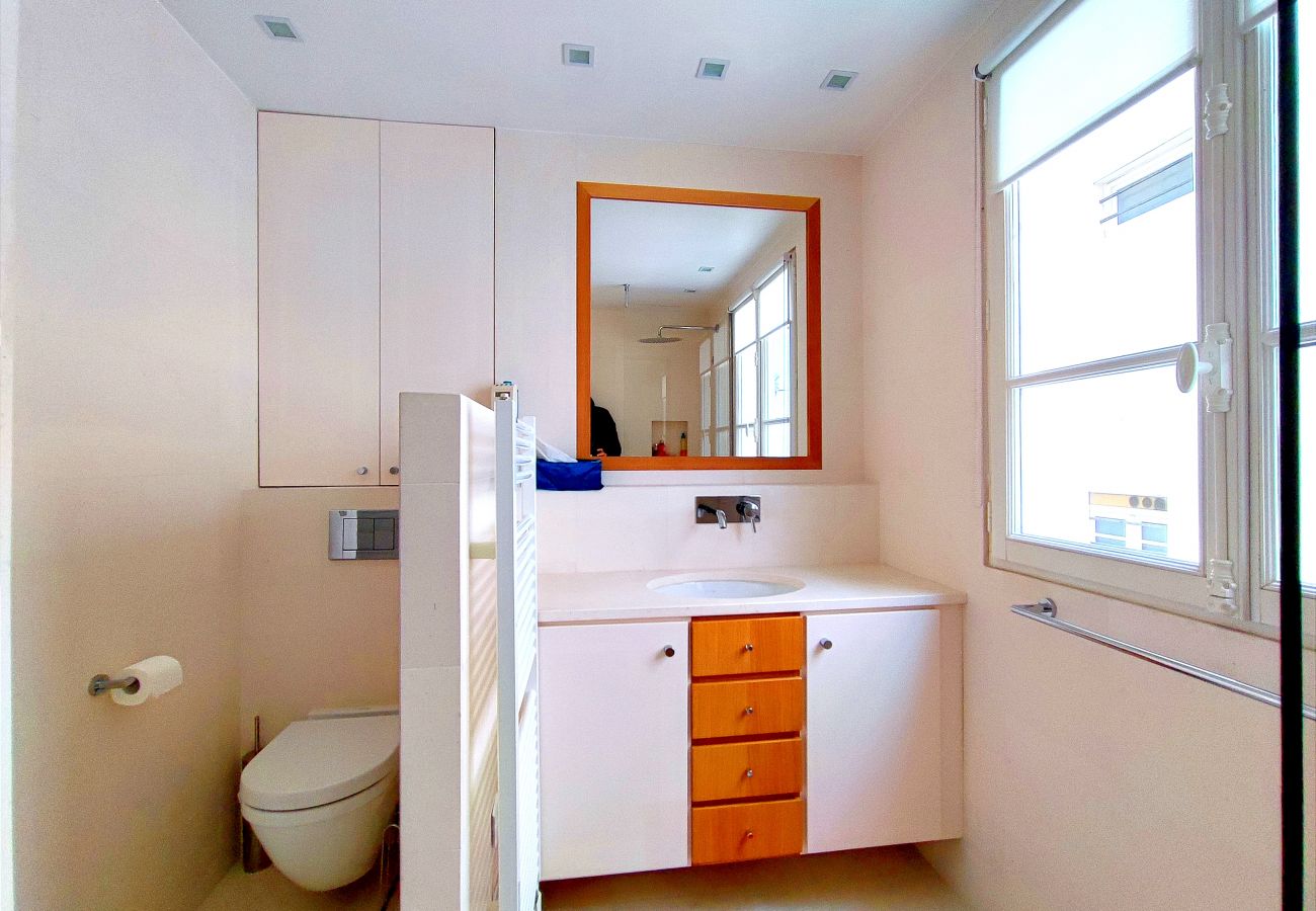 Apartment in Paris - Rue de l'Université - Paris 7 - 407036