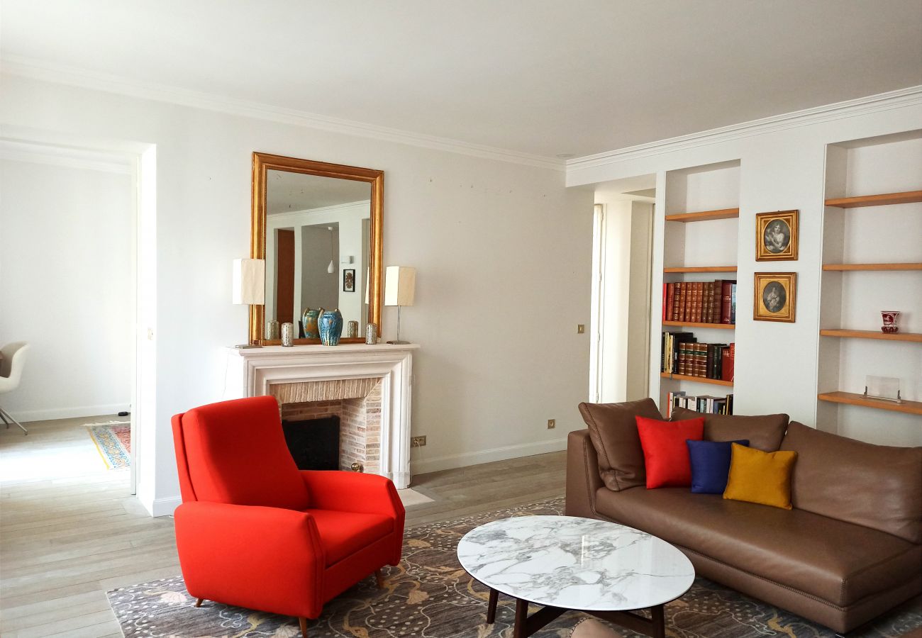 Apartment in Paris - Rue de l'Université - Paris 7 - 407036