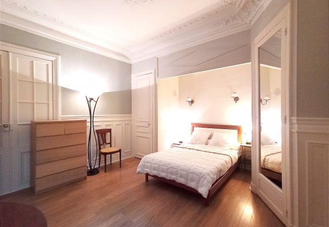 Apartment in Paris - Bd de la Tour Maubourg - Paris 7 - 207036