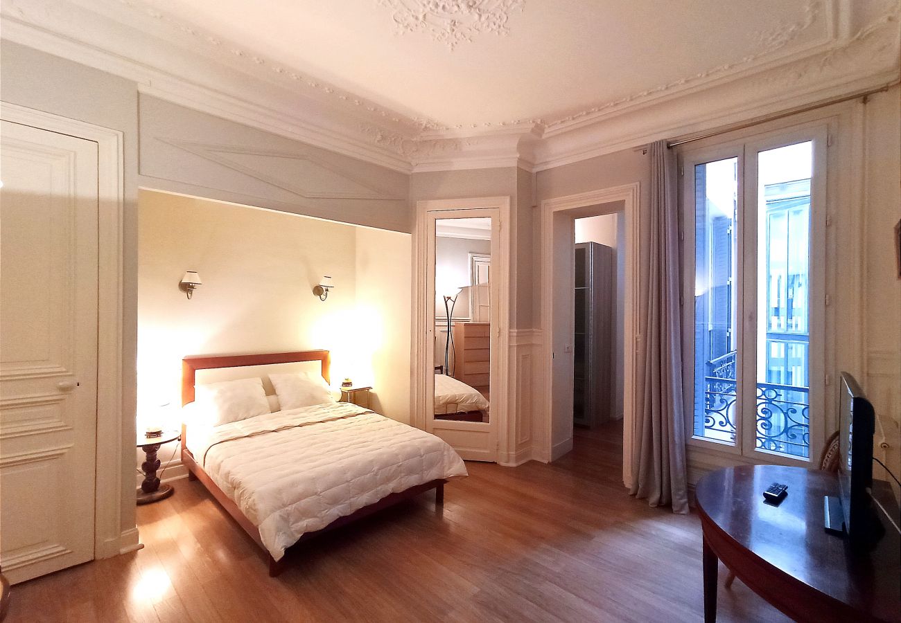 Apartment in Paris - Bd de la Tour Maubourg - Paris 7 - 207036