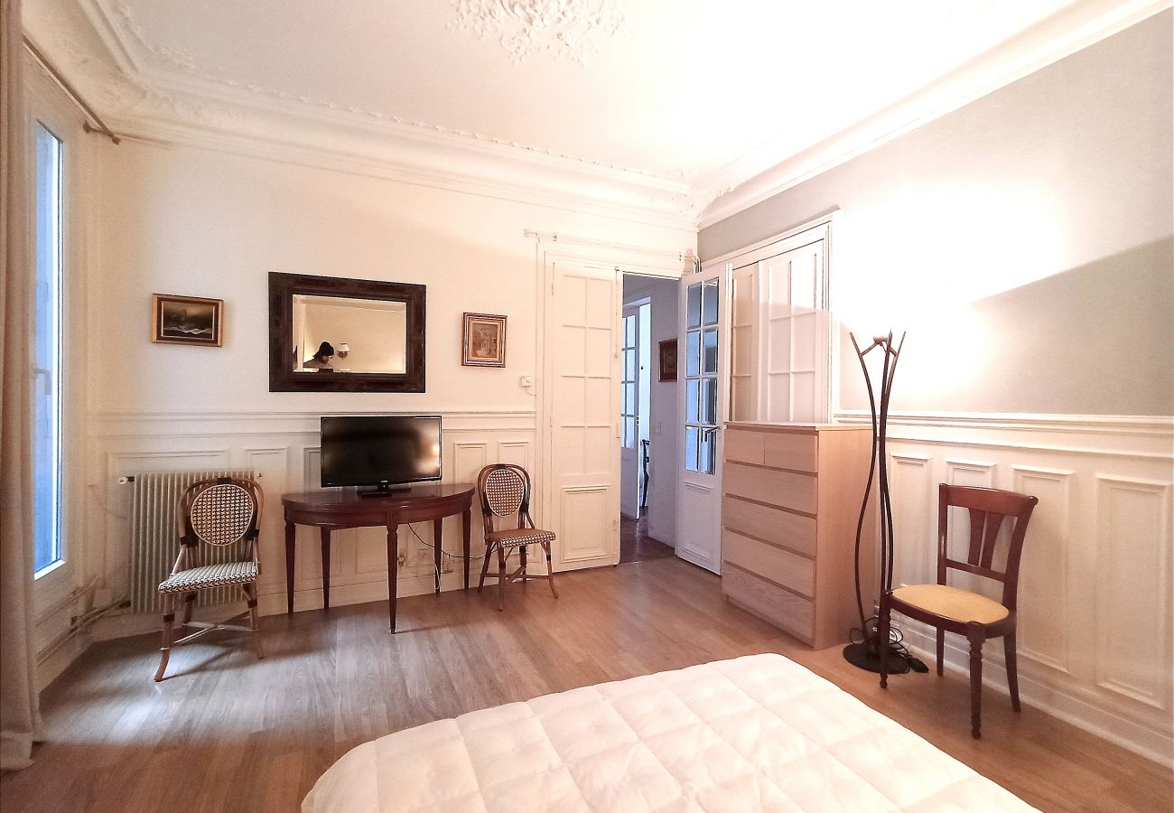 Apartment in Paris - Bd de la Tour Maubourg - Paris 7 - 207036