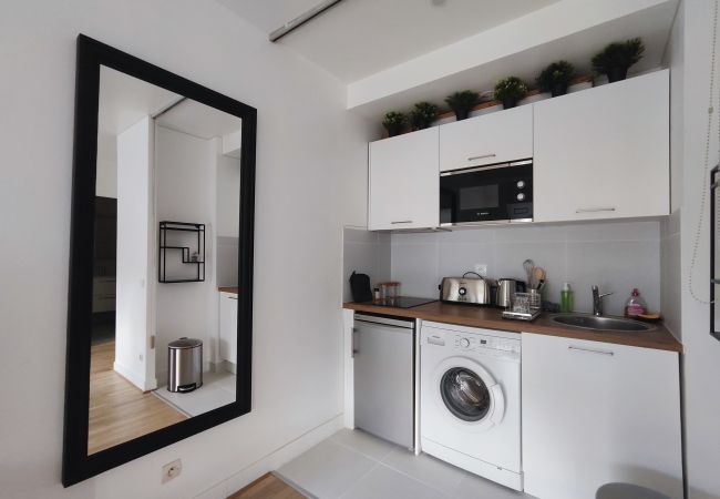 Studio in Paris - Rue de Berri - Paris 8 - 108056 Studio in Paris - Rue de Berri - Paris 8 - 108056