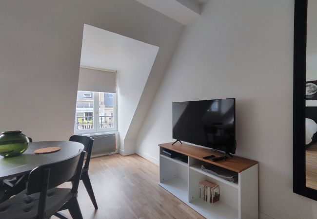 Studio in Paris - Rue de Berri - Paris 8 - 108056 Studio in Paris - Rue de Berri - Paris 8 - 108056