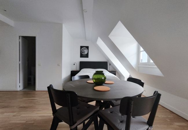 Studio in Paris - Rue de Berri - Paris 8 - 108056 Studio in Paris - Rue de Berri - Paris 8 - 108056