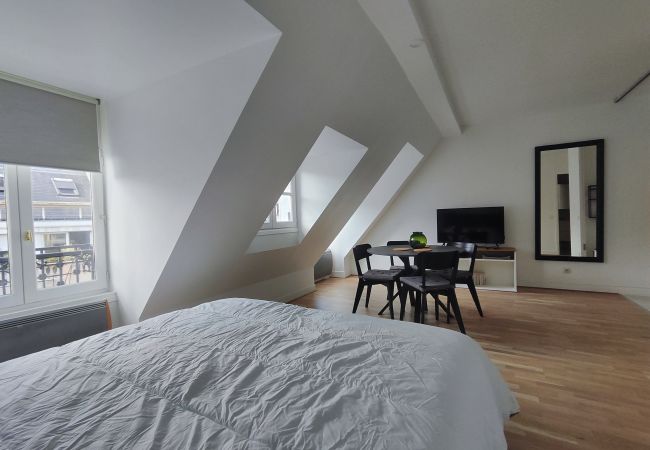 Studio in Paris - Rue de Berri - Paris 8 - 108056 Studio in Paris - Rue de Berri - Paris 8 - 108056