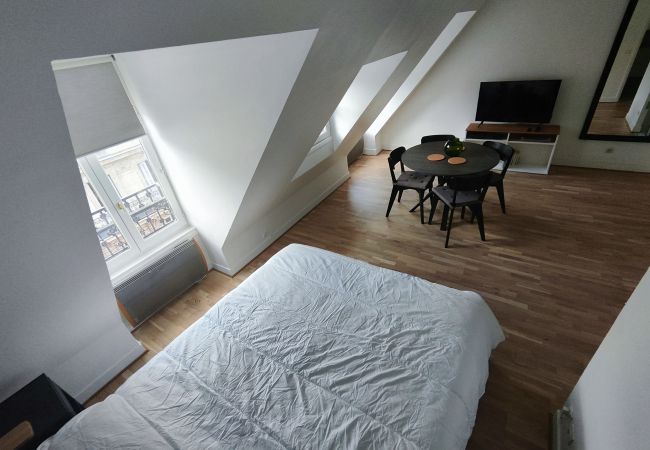 Studio in Paris - Rue de Berri - Paris 8 - 108056