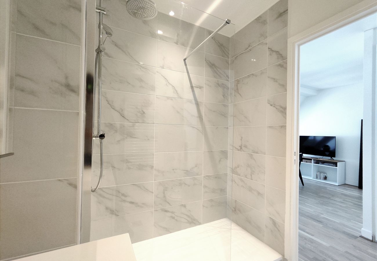 Studio in Paris - Rue de Berri - Paris 8 - 108056