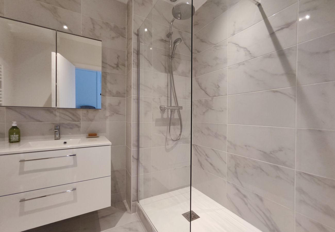 Studio in Paris - Rue de Berri - Paris 8 - 108056